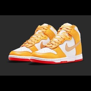 Dunk High university gold.
